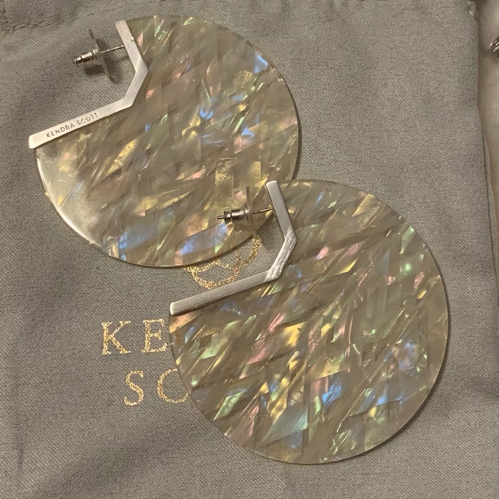 EEUC - Kendra Scott MOP Earrings